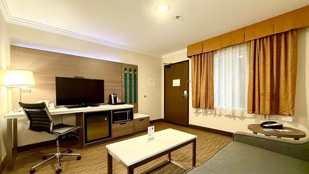 Quality Inn & Suites Los Angeles Airport - Lax Inglewood Room photo